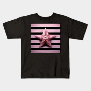 Pink and Black striped background with pretty pink striped starfish. Kids T-Shirt